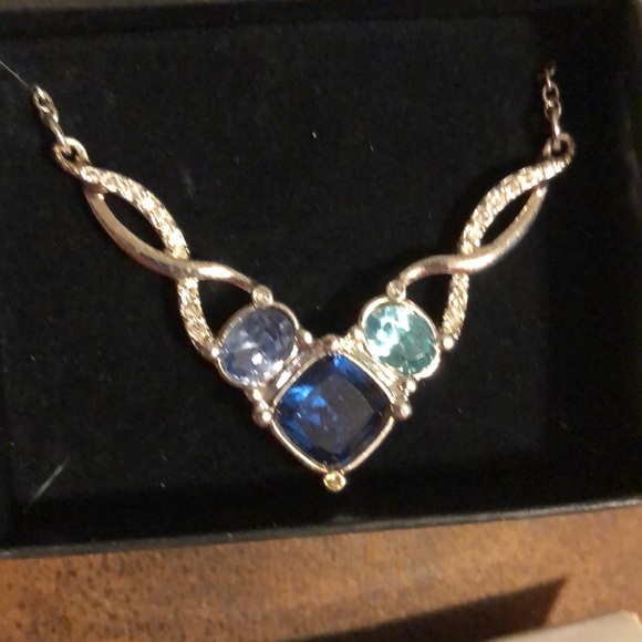 Avon Entwined Shimmer Set - Picture 2 of 4